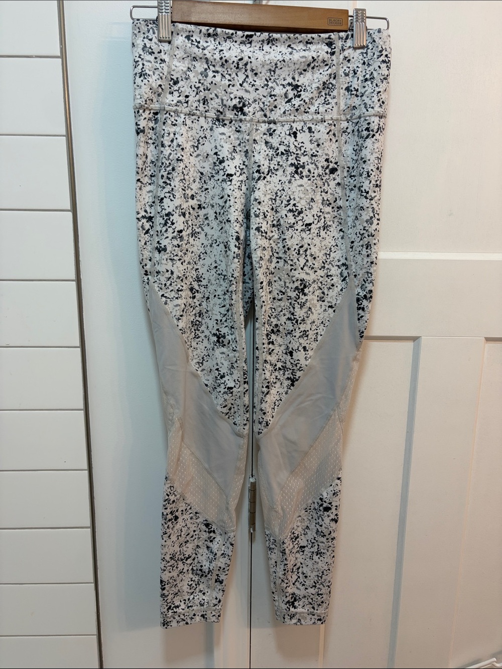 Athleta Black & White Speckled Print Leggings - Small (T)